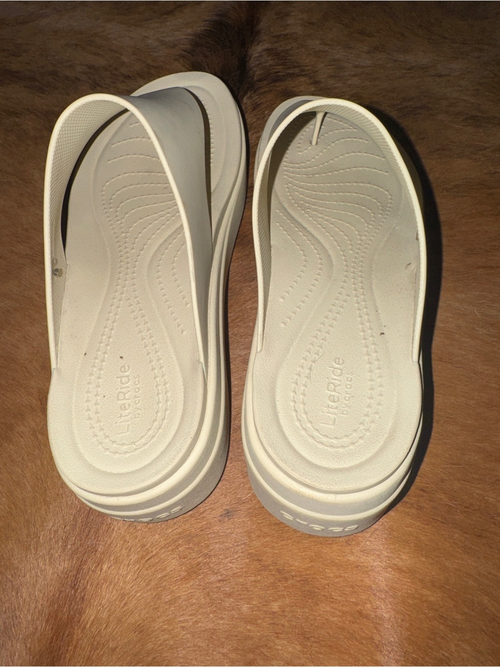 LiteRide by Crocs Cream Slip-On Thong Sandals platform - Picture 2 of 4
